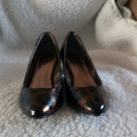 Shoes - Picture 2 of 3